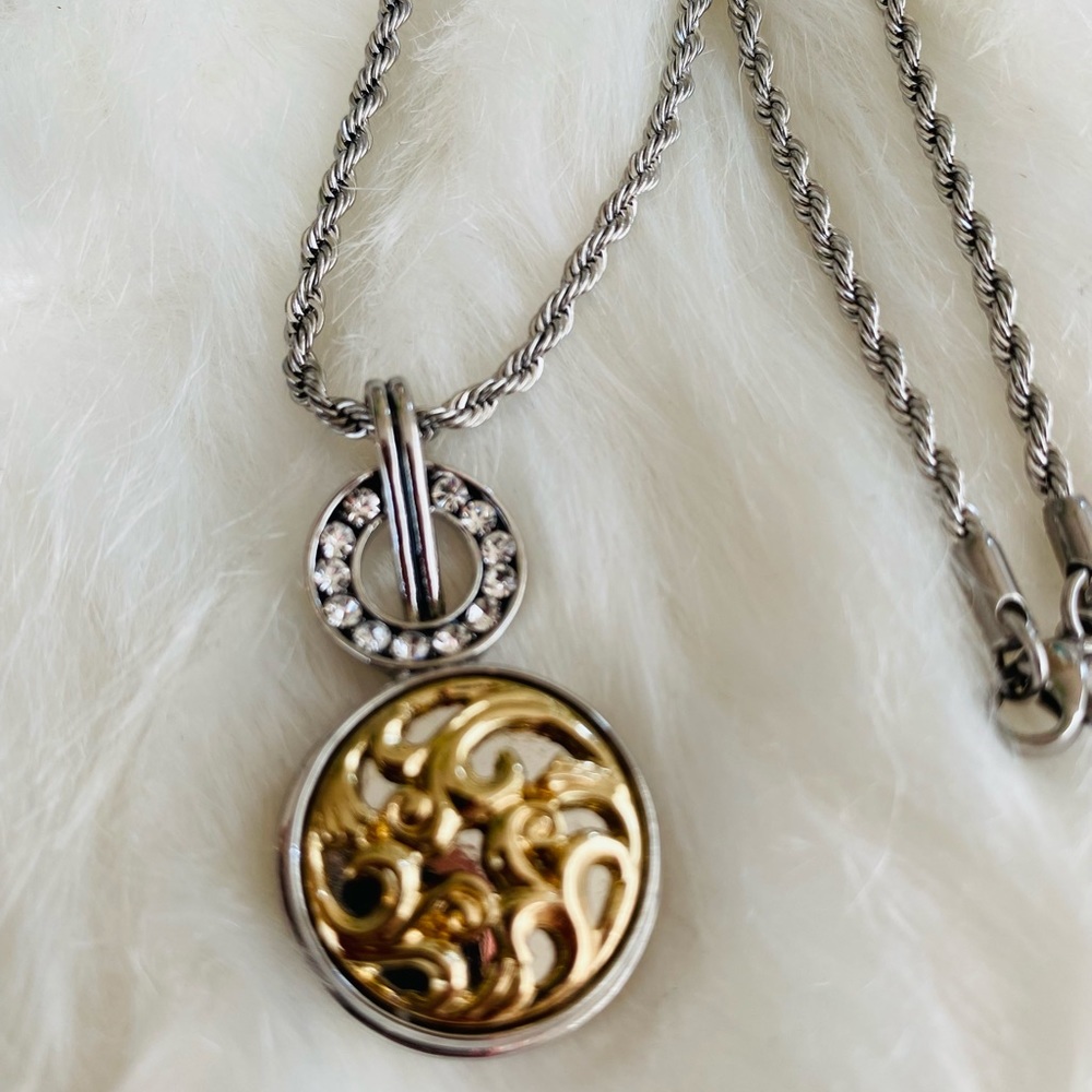 Necklace diffuser